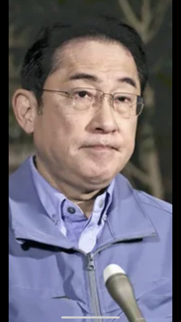 【閲覧注意】まるで恐竜。英歌手のファッションに賛否両論。「トゲある」姿から目が離せない