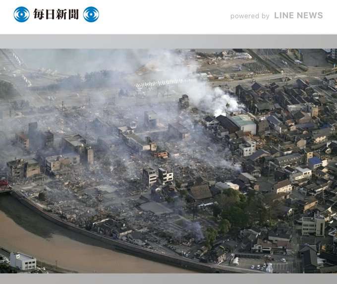 【閲覧注意】まるで恐竜。英歌手のファッションに賛否両論。「トゲある」姿から目が離せない