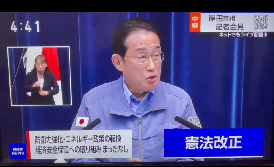 【閲覧注意】まるで恐竜。英歌手のファッションに賛否両論。「トゲある」姿から目が離せない
