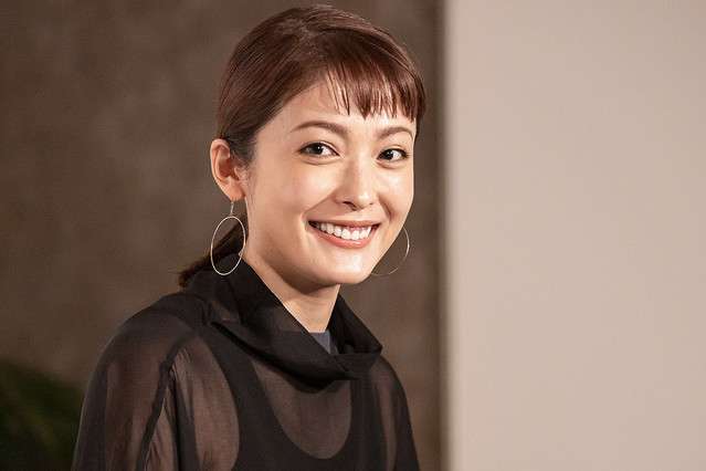 平山あや、夫・速水もこみちとの2ショットで40歳誕生日を報告　「ステキな写真」「美男美女夫婦」と反響