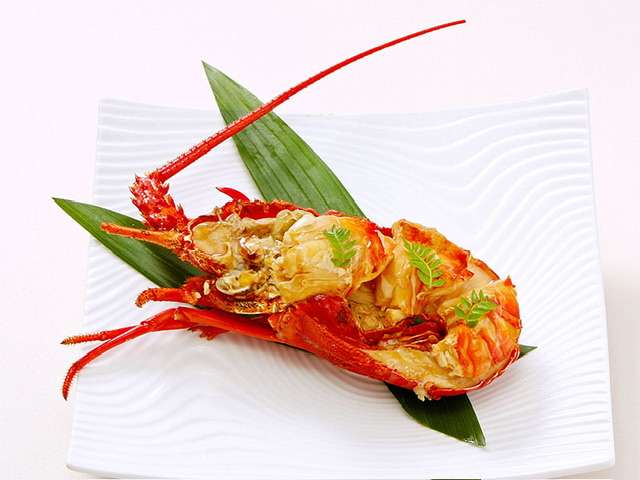 妊娠中の英俳優、授賞式での“金太郎”ドレスが賛否両論　「半裸の妊婦なんて見てられない」「ホットなママ」