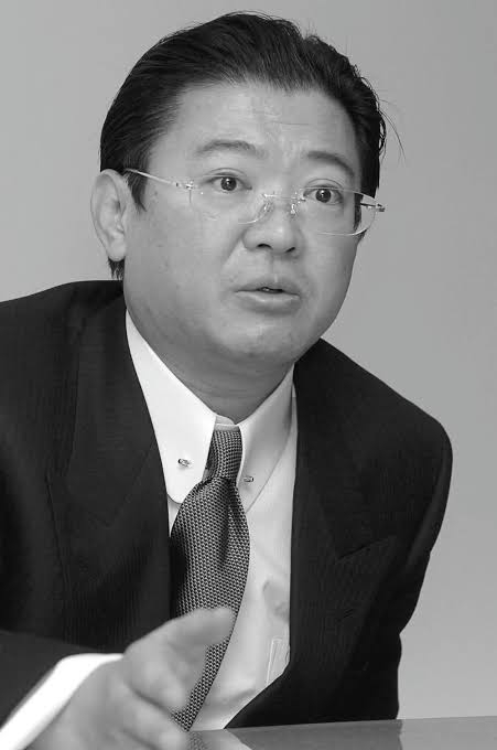 「君のお陰で俺は恥をかかされた」「文句あるなら辞めたら」ハズキルーペ会長（65）が有名学園で女子生徒に“言論封殺”《会場にはすすり泣く声が…》