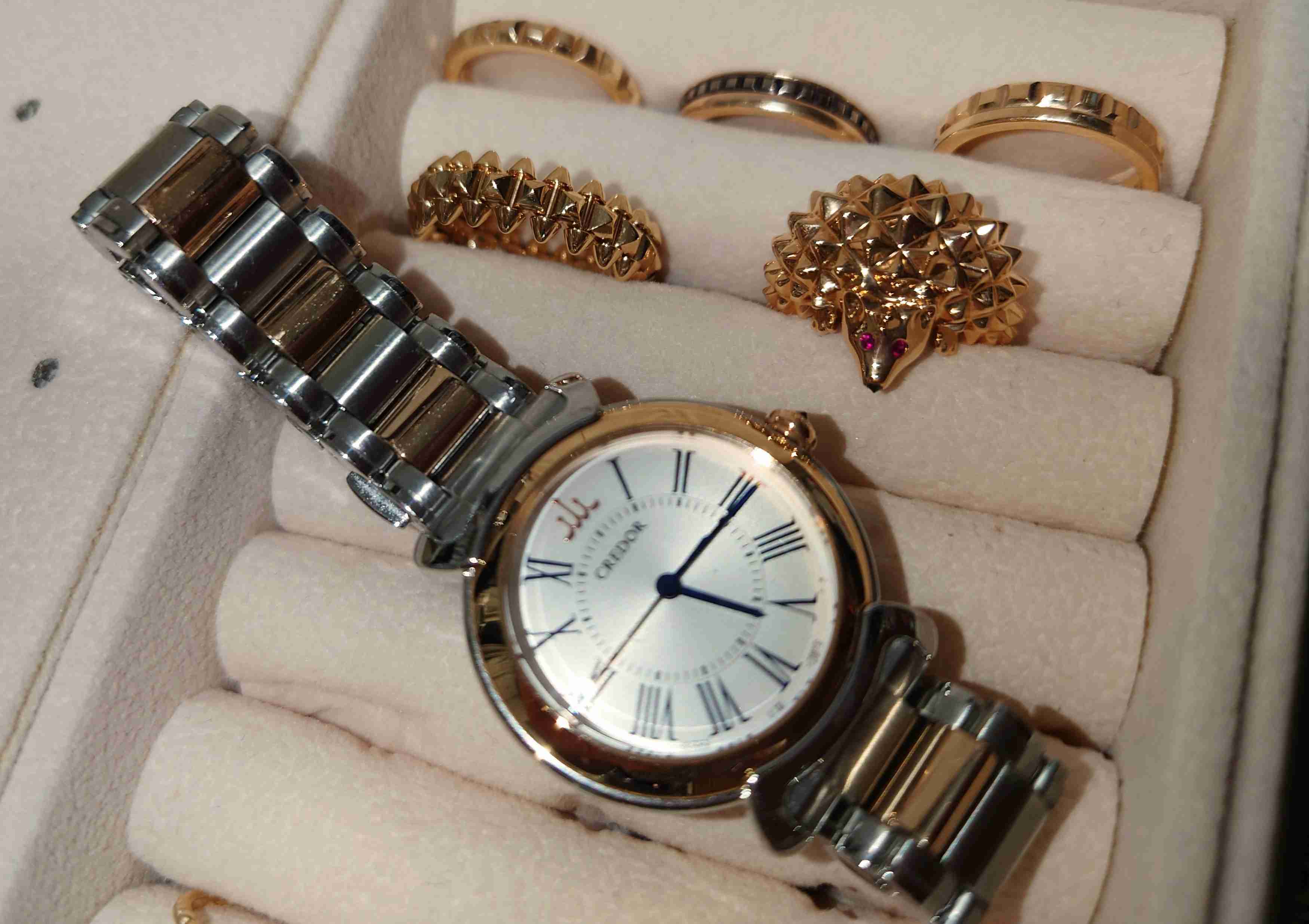 どうしてる?ジュエリーと時計の組み合わせ