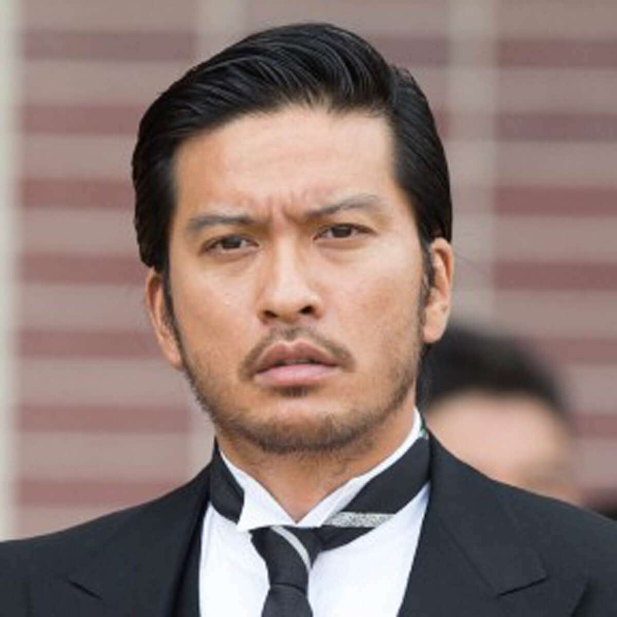 長瀬智也、500年の歴史を誇る地元寺院の豆まきに登場　長髪＆顎ひげ姿に参拝者から「長瀬だ！」