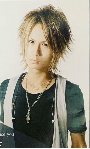 ROLAND、史上初“2億超”の売上記録したNo.1ホストに「すげーな」　“札束の山”築いた給料に相手「俺が稼いだお金じゃないから」