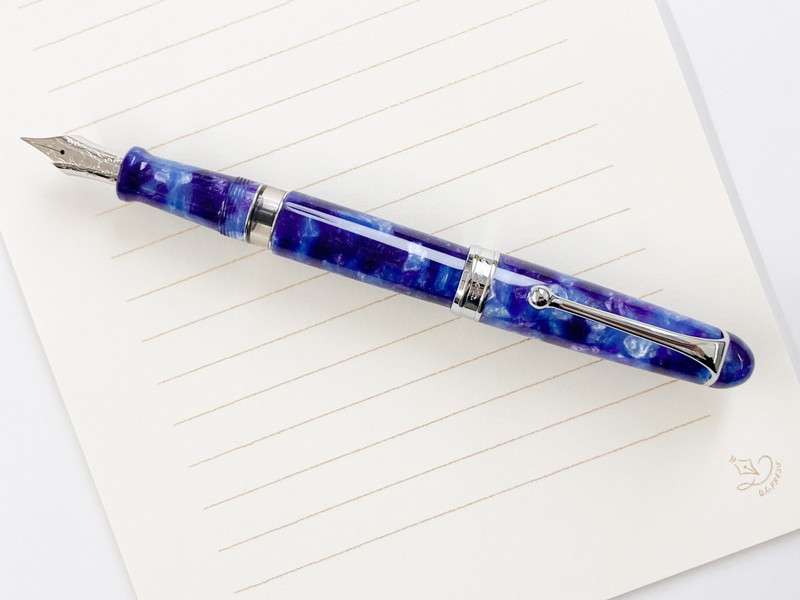 万年筆を使ってる人