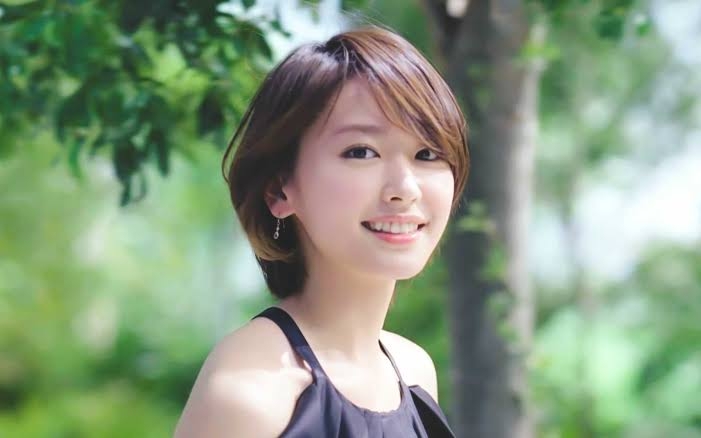 橋本環奈、5年ぶり「写真集」初登場7位 「こんな環奈ちゃん見たことない」「可愛すぎる」と反響の話題作