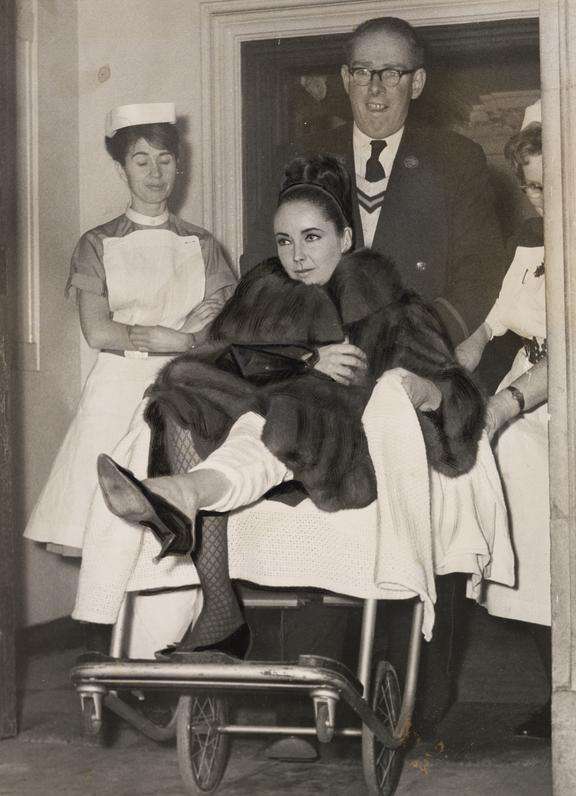 足の骨折入院したことある方教えて下さい