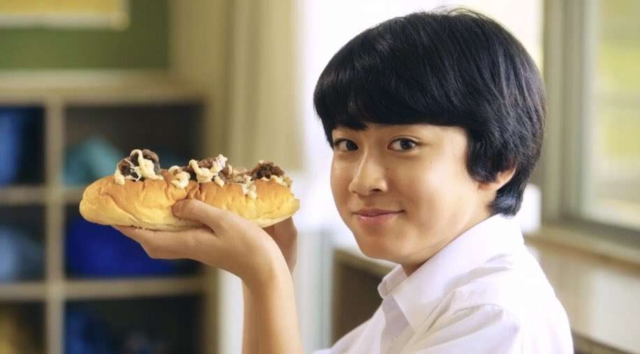 給食に生徒が「ふりかけ持参」で賛否 「弁当と給食は別物」猛反発した市議が語った問題の本質