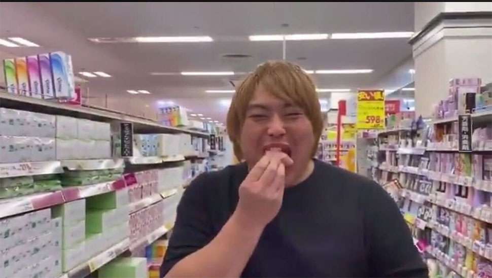 へずまりゅう、“納豆臭い足”新幹線乗客への対応に…　「いい仕事」「やりすぎ」と賛否