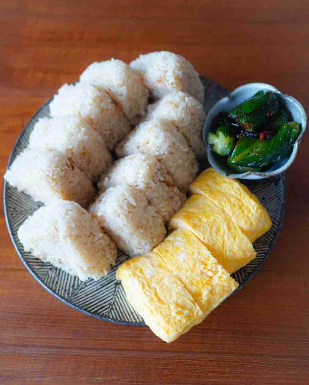 お休みの日になると朝からドカ食いしてしまいます。