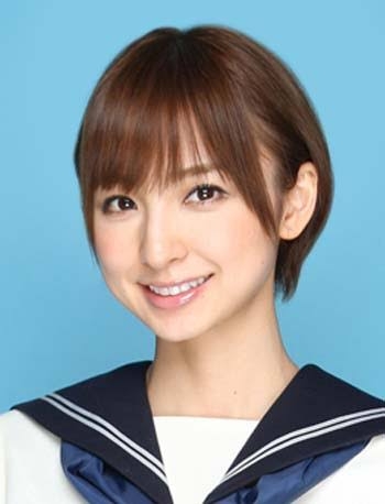 篠田麻里子、「もうすぐ4歳」娘&イケメン父の“顔出し”ショット!豪華すぎる「バースデー会」の様子も公開