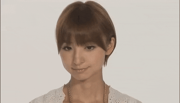 篠田麻里子、「もうすぐ4歳」娘&イケメン父の“顔出し”ショット!豪華すぎる「バースデー会」の様子も公開