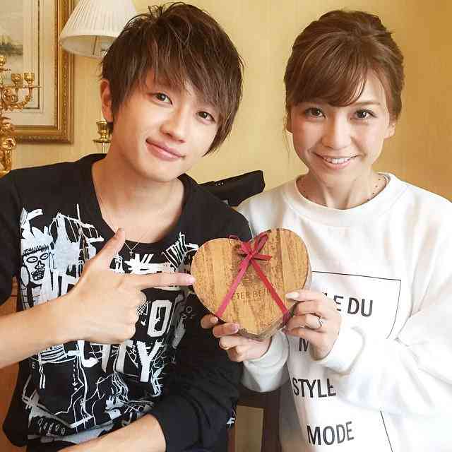 NEWS小山慶一郎＆AAA宇野実彩子、結婚発表　約一年半の交際期間経て　宇野の父の誕生日にゴールイン