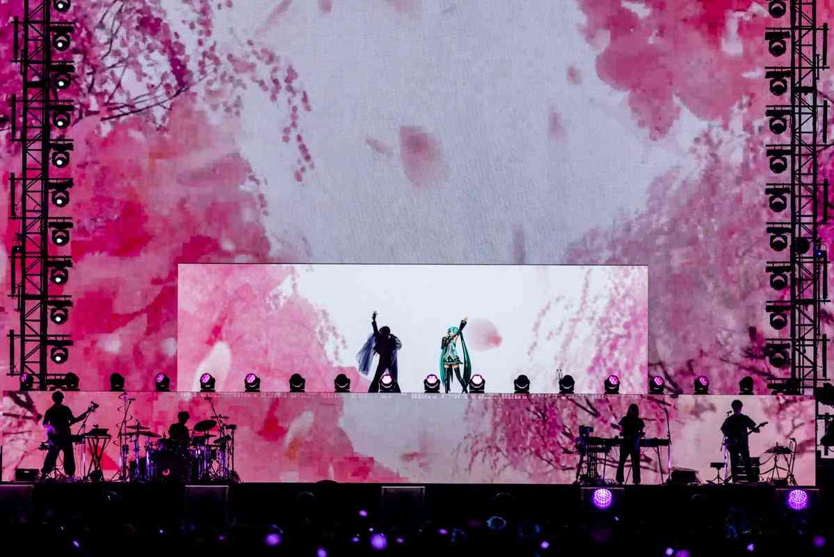 「歌声きこえん」「ダントツでクソ会場」Ado 国立競技場ライブの音響に非難殺到
