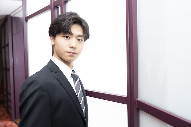 22年再婚発表の香川照之がグレイヘアに「お似合い」　1歳男児とペア服も注目「お披露目（涙）」「初披露ですね」