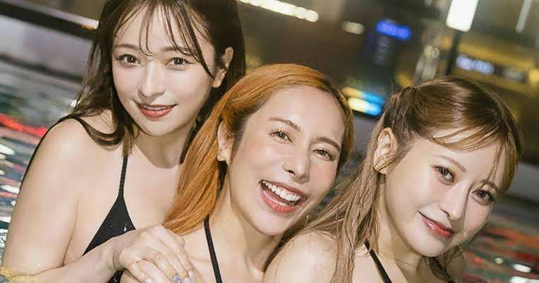 面接に「ノーメイク」で挑んだ女性が不採用。ネットでは「男性がしなくてもいいのに」の声。アメリカ