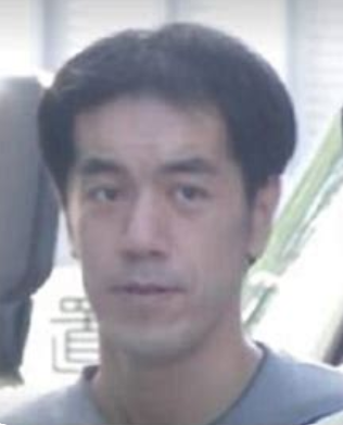 「ハイハイハイ、パクられました」と叫ぶ“ピース男”　女性遺体を放置した疑いで54歳男を逮捕　一緒に暮らす70代母親か　