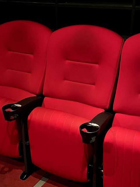 「ディズニー くまのプーさん」の新作ミュージカル、舞台が見えないと物議 「全然楽しめなかった」「ステージが低すぎる」