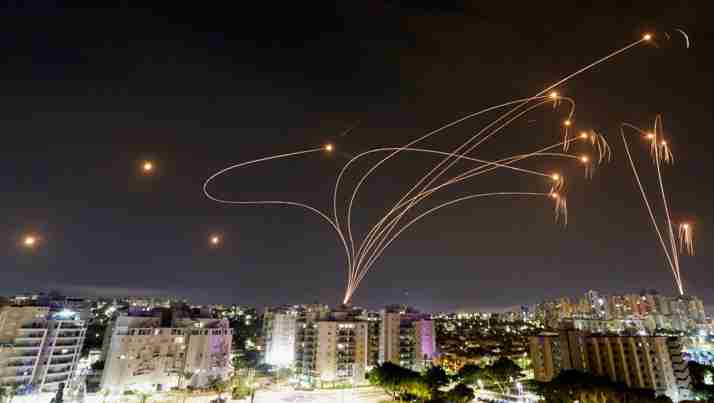 【速報】イスラエルのミサイルがイラン領土内に着弾　米メディアが報道