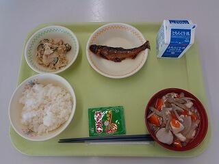 給食は「無理なく食べる」でもいい?現役小学校教諭に聞く「ここだけの話」