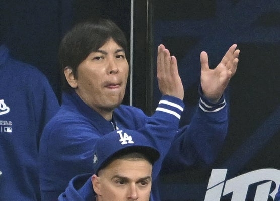 水原一平被告、ボサ髪ノーネクタイ…連邦地裁に無言で出廷、現場カオス状態、転倒するメディアも