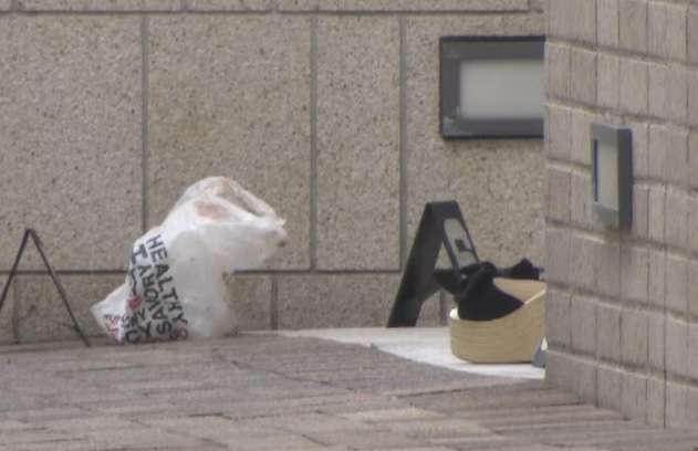 新宿のタワマン敷地内で20代女性をナイフで刺した51歳男を現行犯逮捕…女性は死亡　腹や首刺される