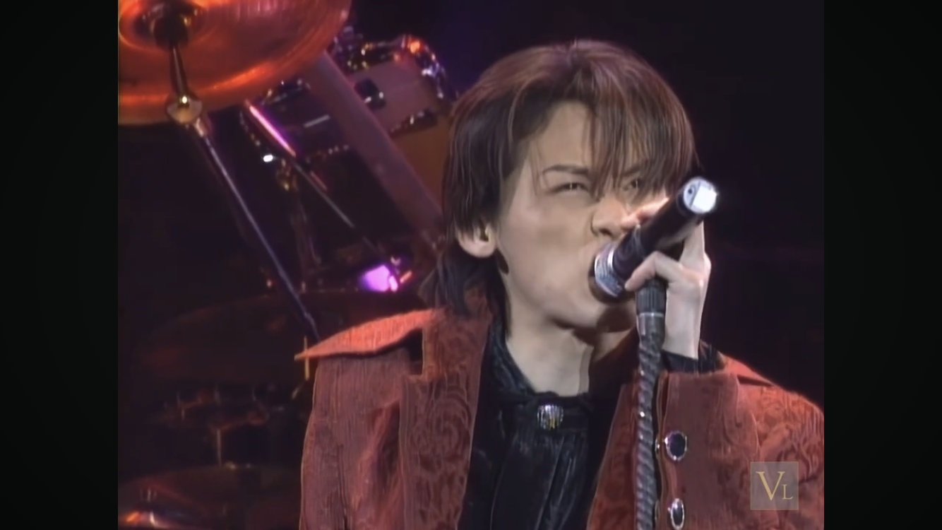 河村隆一、54歳誕生日にそっくりな“2ショット”…？　ものまね芸人の妻は「隣に並んだら全然似てなかった」