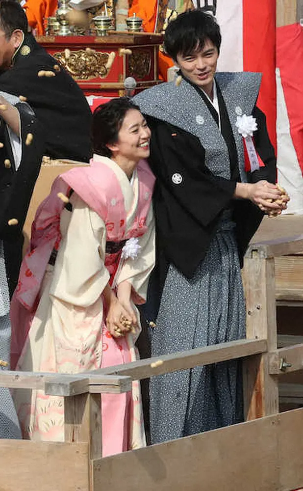芸能人カップルの画像を貼るトピ