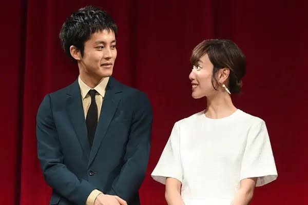 芸能人カップルの画像を貼るトピ