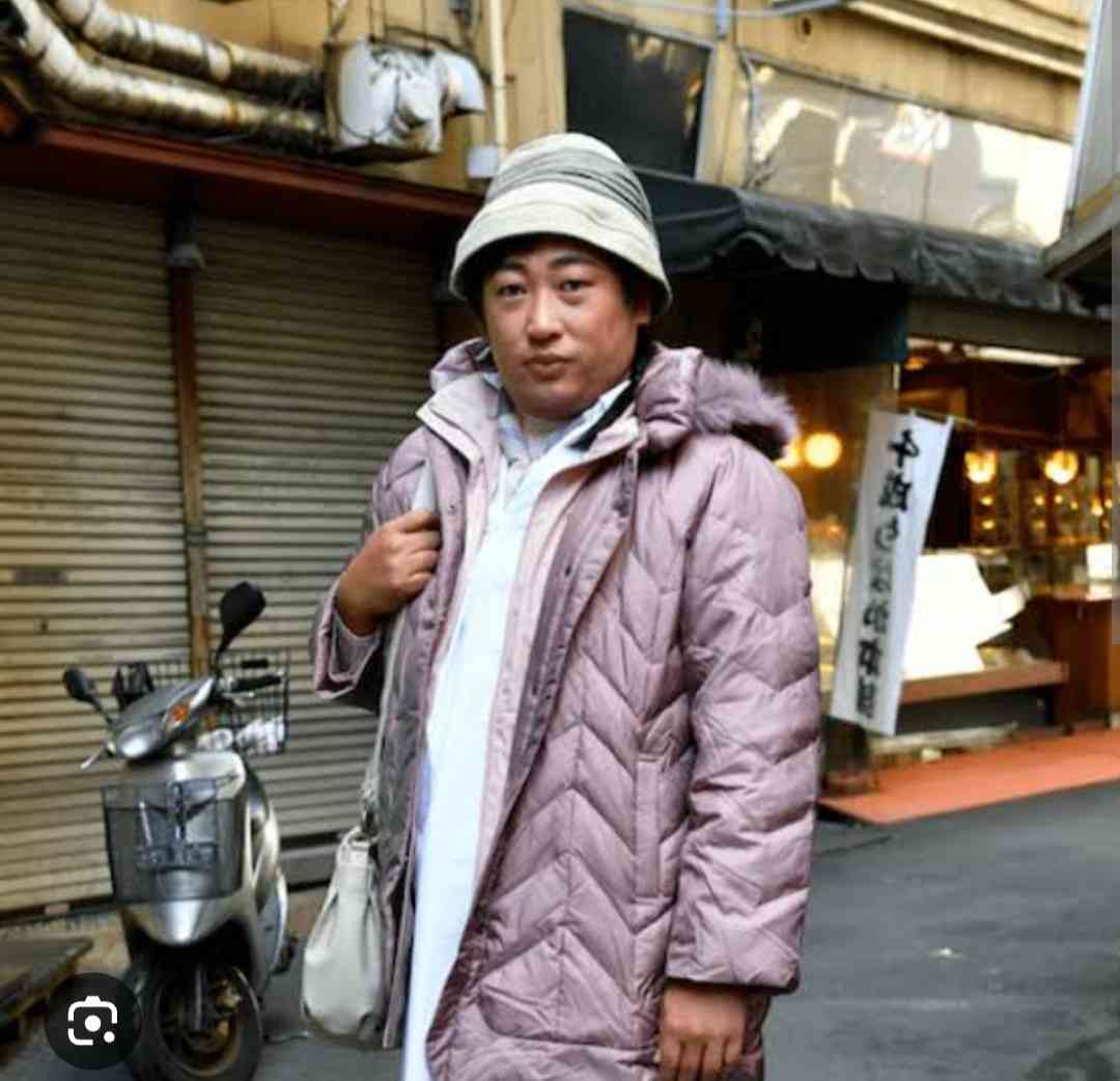 40代“シンプリスト”が手持ち服33着を全部見せ！　「少数精鋭で全て素敵」「参考にさせてください」色もおしゃれも楽しめる厳選ワードローブがすてき