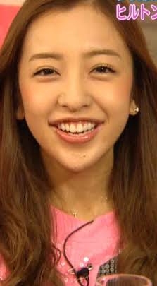 板野友美、“ガタガタ歯”気にかかり裏側矯正へ　トレードマークの八重歯もこだわり「自然にキレイにしてもらいました」