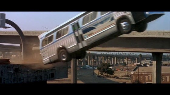 マイクロバスが転落　運転手と高校生12人が軽傷　茨城県笠間市