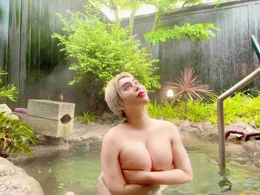 どうなってんの!? 平野紫耀、ジャケットを脱いだムキムキ姿に「す、すげえ」「その筋肉ヤバイ」