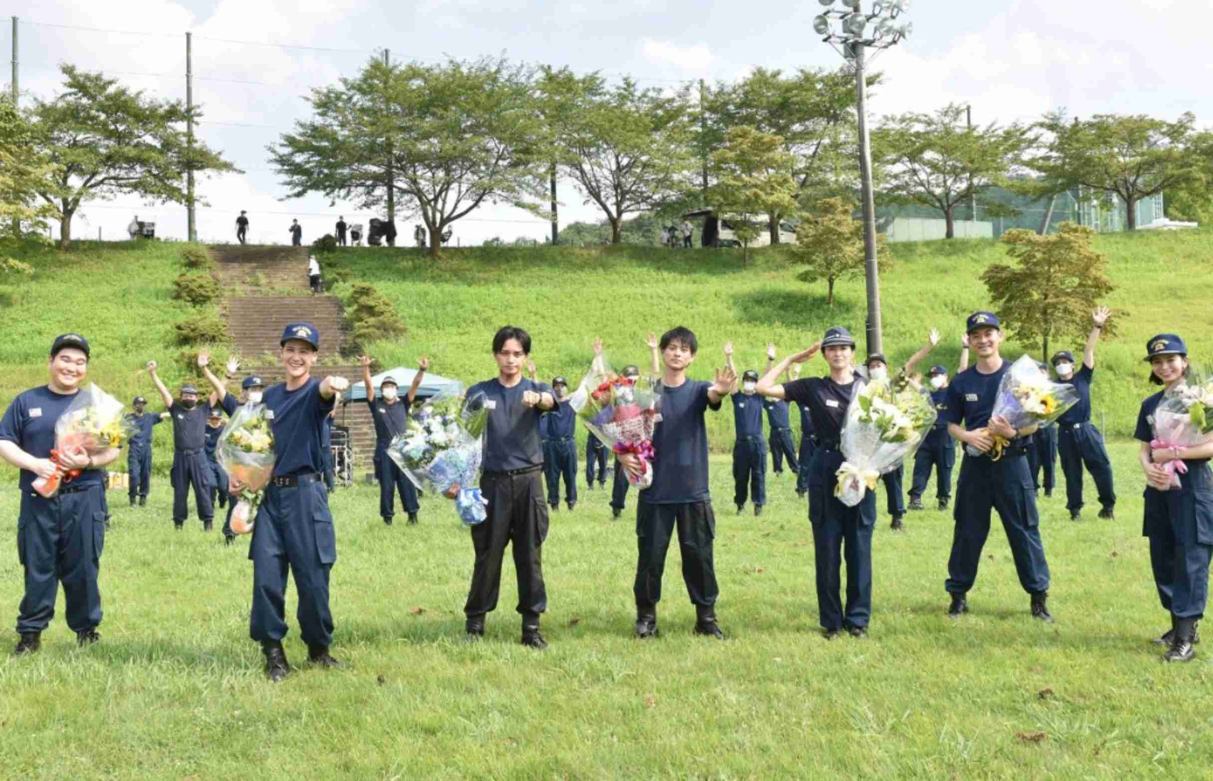 どうなってんの!? 平野紫耀、ジャケットを脱いだムキムキ姿に「す、すげえ」「その筋肉ヤバイ」