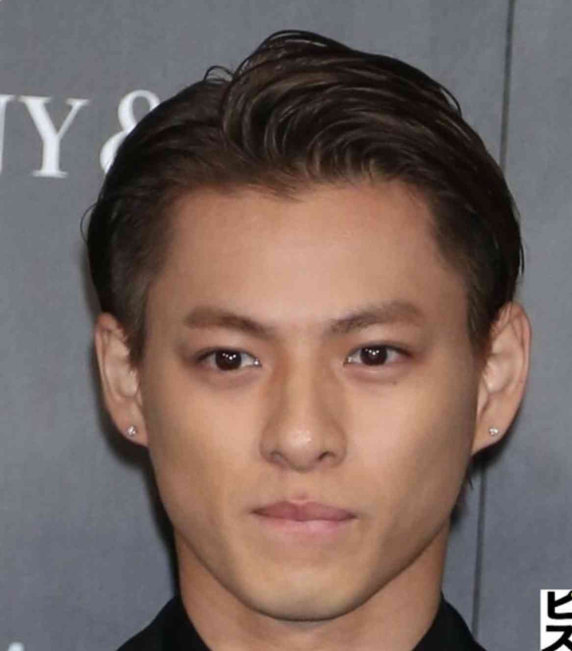 どうなってんの!? 平野紫耀、ジャケットを脱いだムキムキ姿に「す、すげえ」「その筋肉ヤバイ」