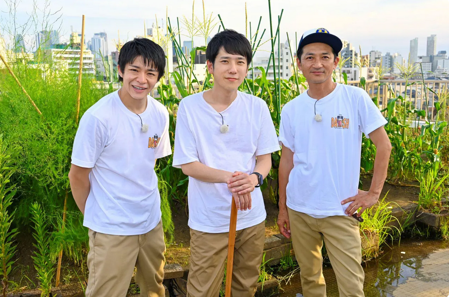 どうなってんの!? 平野紫耀、ジャケットを脱いだムキムキ姿に「す、すげえ」「その筋肉ヤバイ」