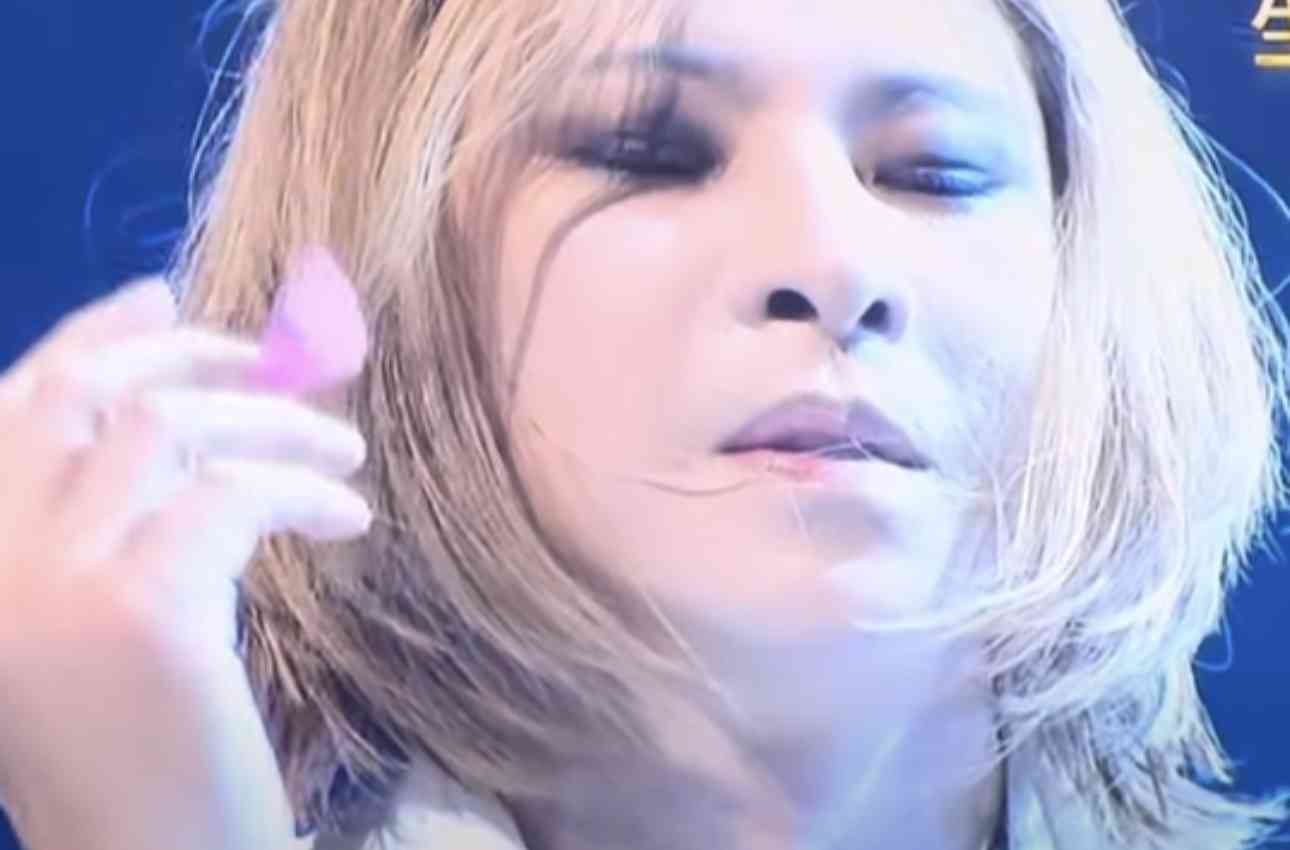 YOSHIKI、緊急入院から復帰後初の公の場 自ら病状を説明「自力で眠ることができなくなった」