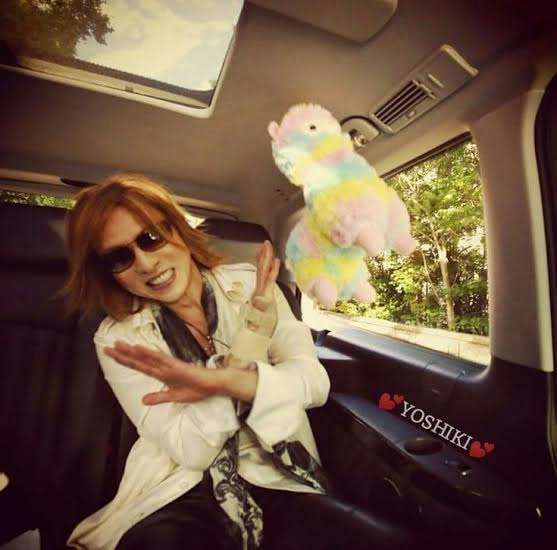 YOSHIKI、緊急入院から復帰後初の公の場 自ら病状を説明「自力で眠ることができなくなった」