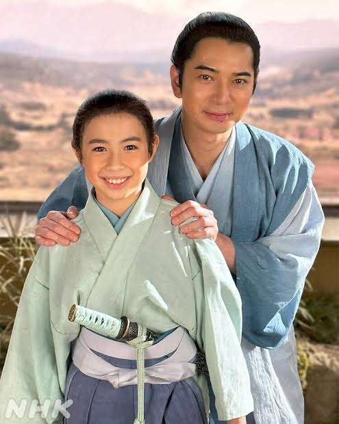 寺島しのぶ、フランス人の夫&長男・眞秀と3ショット “顔出し”家族写真公開
