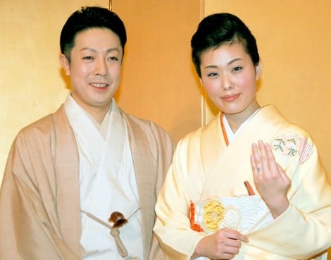 寺島しのぶ、フランス人の夫&長男・眞秀と3ショット “顔出し”家族写真公開