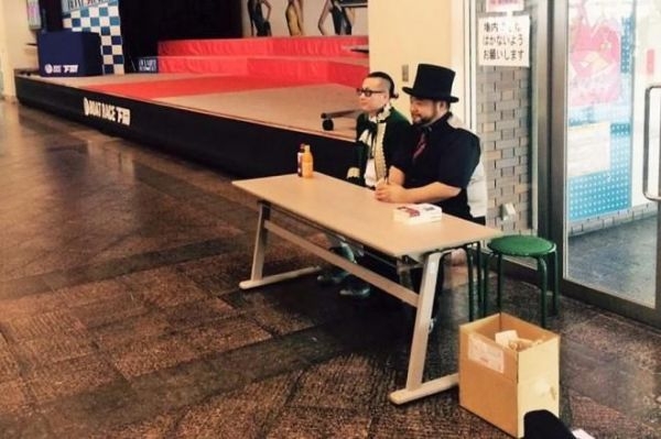 サイン会ぼっち事件の悲劇再び……　お笑い芸人がパチンコ店でサイン会→衝撃の光景が広がってしまう