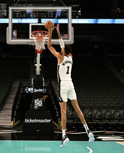 「規格外」「これは試合にならん」 220センチの中国バスケ女子選手、とんでもないプレーを見せつけネット驚がく