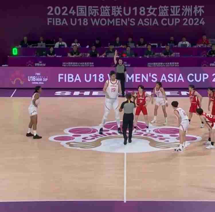 「規格外」「これは試合にならん」 220センチの中国バスケ女子選手、とんでもないプレーを見せつけネット驚がく