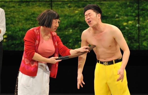 万博公式キャラ「ミャクミャク」が新喜劇にサプライズ登場！まさかの“乳首ドリル”＆「ごめんね～」