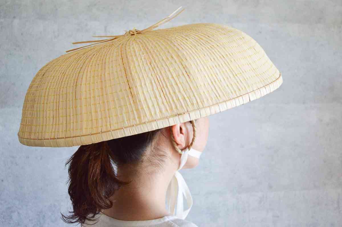 帽子をかぶると急にオバさんっぽくなる人の特徴。40代女性が選んではないけない“2大帽子”は