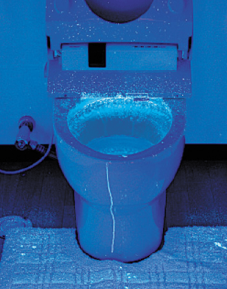 トイレマナーを促すプレートに「真似したい」「全トイレに貼ってほしい！」。反響だけでなく議論も噴出