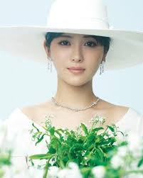 ハイブランドを着こなす有名人の写真📸 Part2