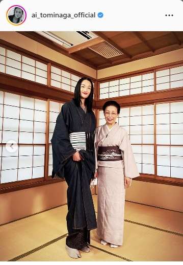 冨永愛　粋な着物姿で稲垣啓太・貴子夫妻の結婚披露宴出席　「素敵すぎる」「稲垣選手笑ってる」