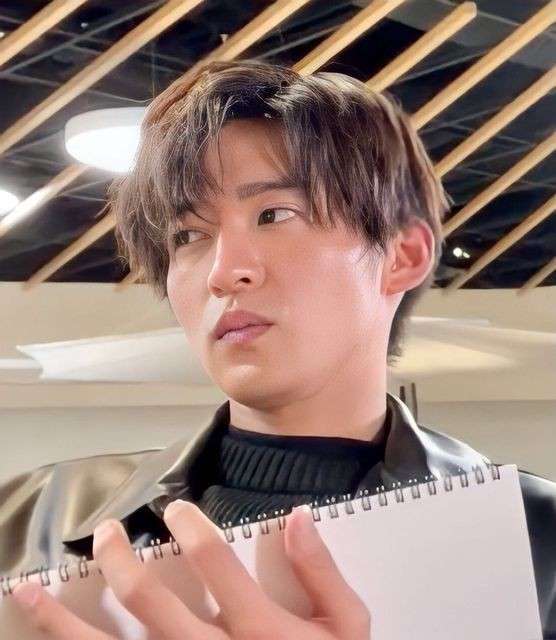 Snow Man目黒蓮、“めめと過ごす癒しの一日”表現　まばゆい光に包まれ『anan』1年ぶり登場で表紙